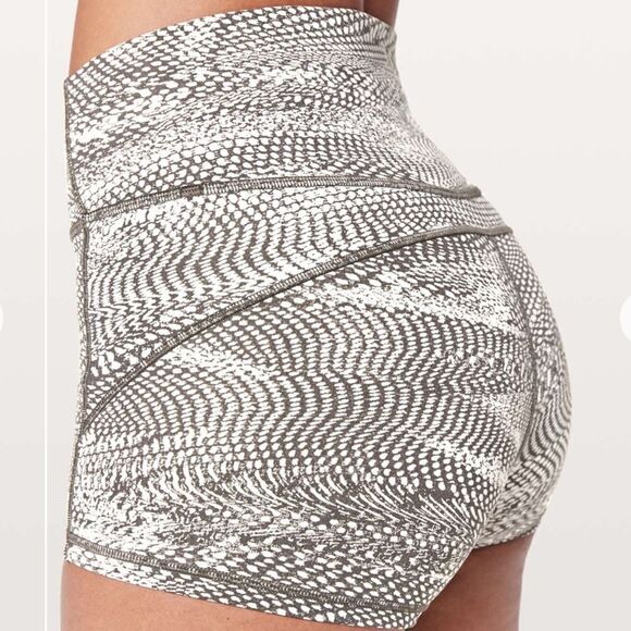 Lululemon In Movement Short *Everlux 2.5"
Swerve Vapor Metal Grey - Picture 14 of 14